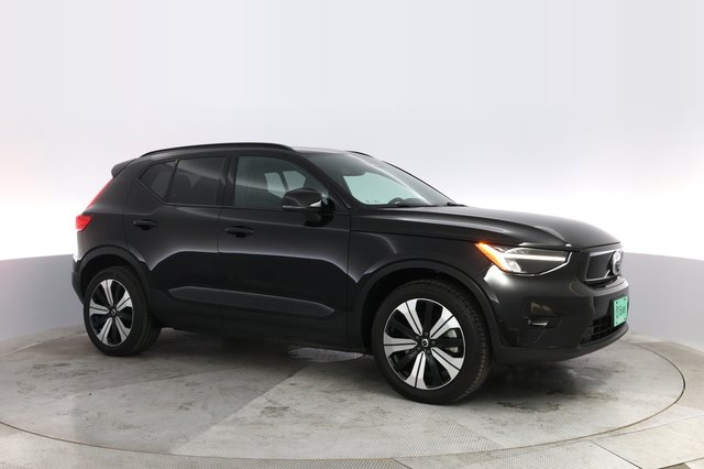 2023 Volvo XC40 Recharge — photo 11 of 25