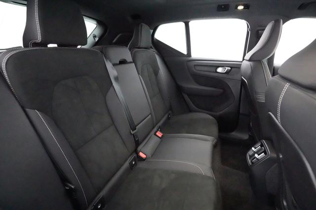 2023 Volvo XC40 Recharge — photo 4 of 25