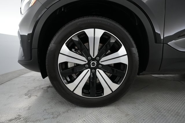 2023 Volvo XC40 Recharge — photo 7 of 25