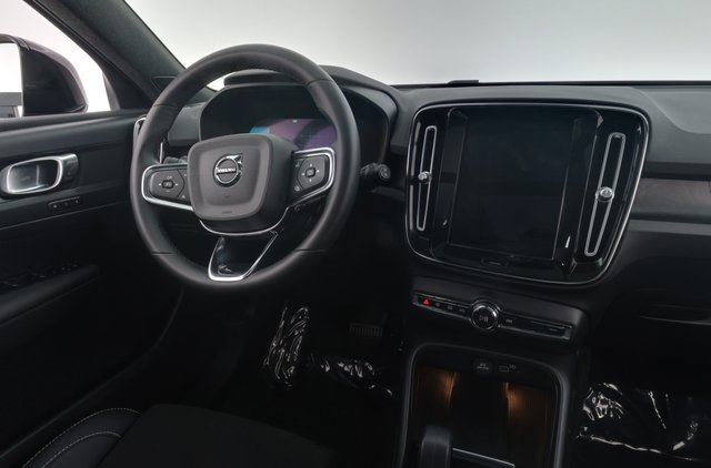2023 Volvo XC40 Recharge — photo 20 of 25