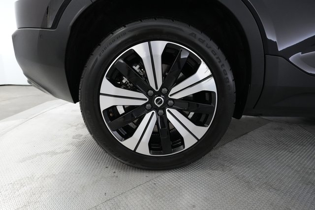 2023 Volvo XC40 Recharge — photo 16 of 25