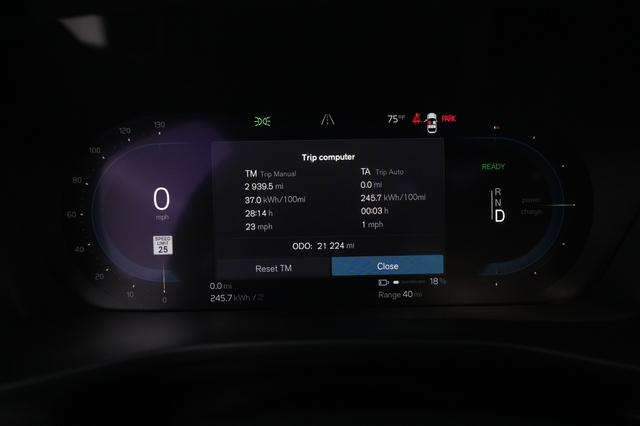 2023 Volvo XC40 Recharge — photo 5 of 25