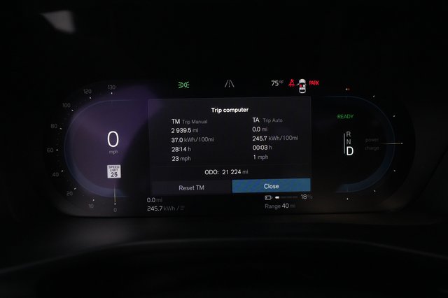 2023 Volvo XC40 Recharge — photo 5 of 25