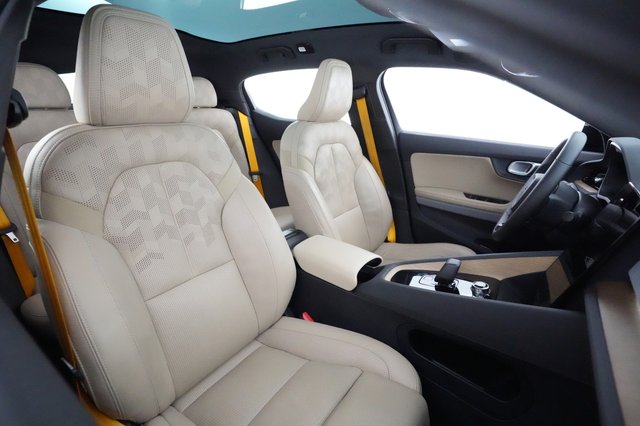 2022 Polestar 2 — photo 18 of 26