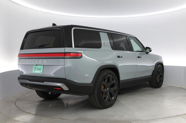 2022 Rivian R1S — photo 2 of 25
