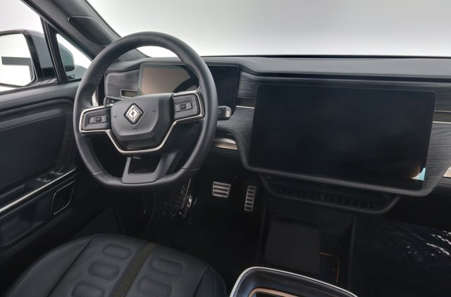 2022 Rivian R1S — photo 21 of 25