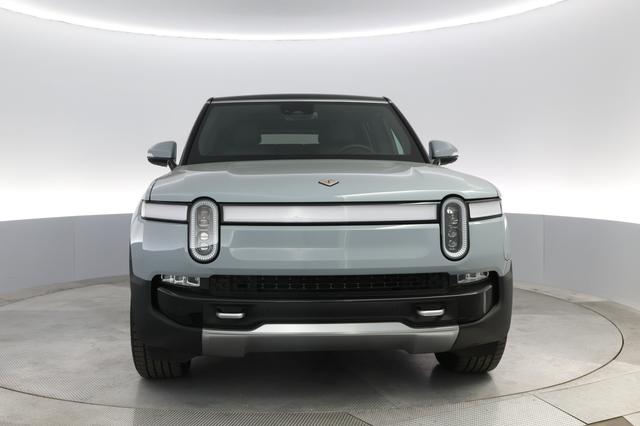 2022 Rivian R1S — photo 9 of 25