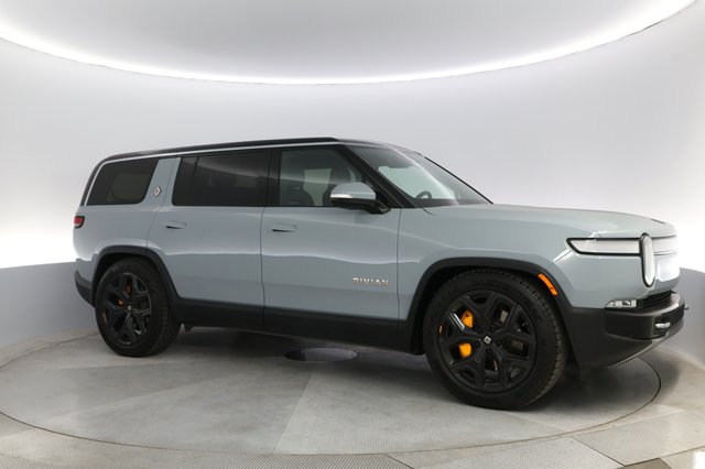 2022 Rivian R1S — photo 11 of 25