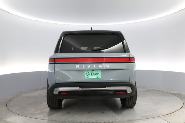 2022 Rivian R1S — photo 12 of 25