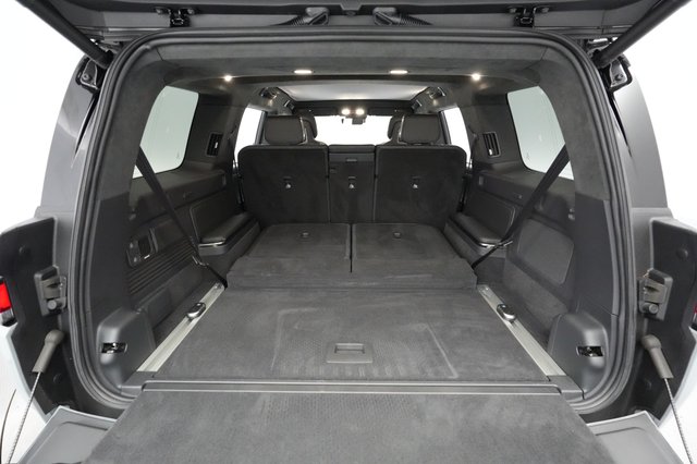2022 Rivian R1S — photo 6 of 25