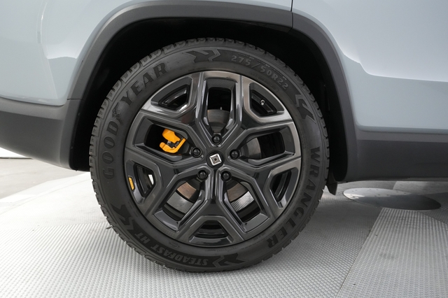 2022 Rivian R1S