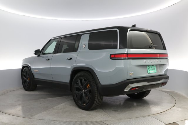 2022 Rivian R1S — photo 13 of 25