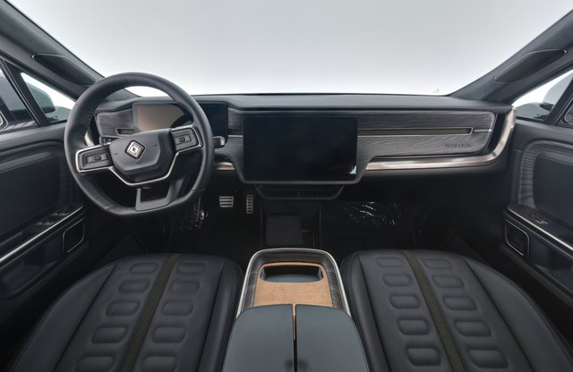 2022 Rivian R1S — photo 22 of 25