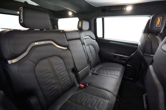 2022 Rivian R1S