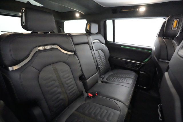 2022 Rivian R1S — photo 4 of 25