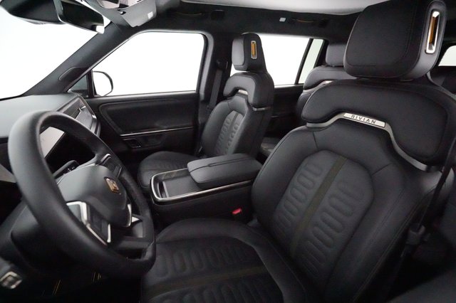 2022 Rivian R1S — photo 3 of 25