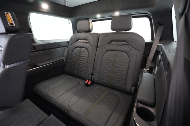 2022 Rivian R1S