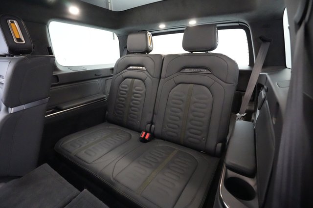 2022 Rivian R1S — photo 20 of 25