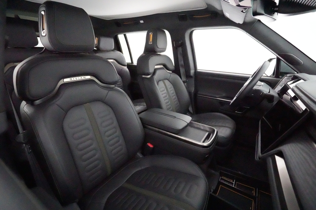 2022 Rivian R1S