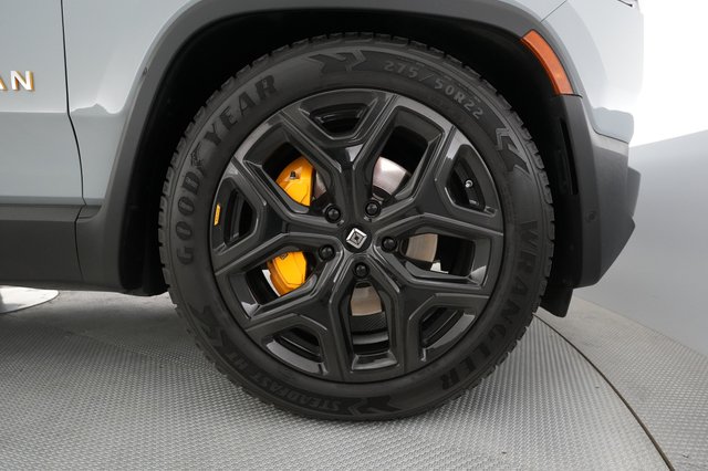 2022 Rivian R1S — photo 7 of 25