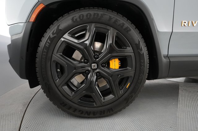 2022 Rivian R1S — photo 16 of 25