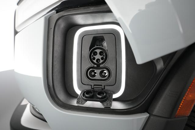 2022 Rivian R1S — photo 8 of 25