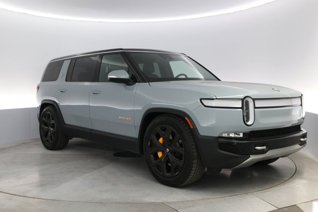 2022 Rivian R1S — photo 10 of 25