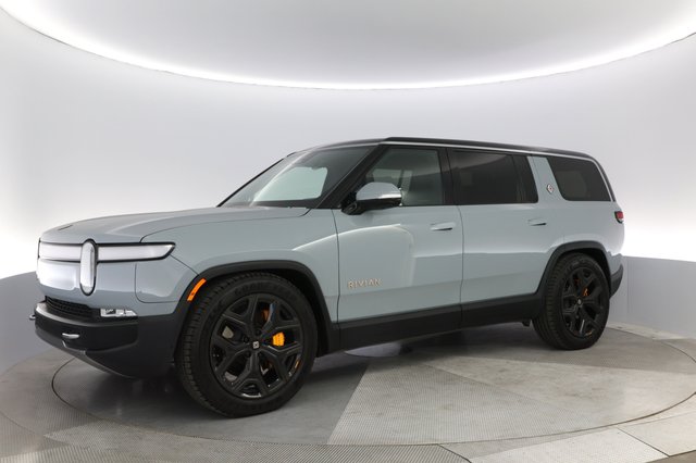 2022 Rivian R1S — photo 14 of 25
