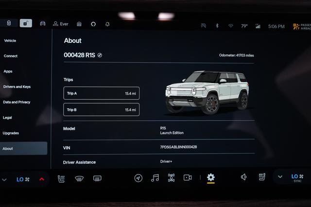 2022 Rivian R1S — photo 5 of 25