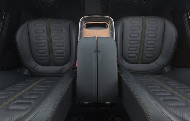 2022 Rivian R1S — photo 23 of 25