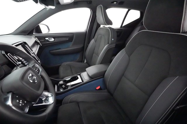 2023 Volvo XC40 Recharge — photo 3 of 22
