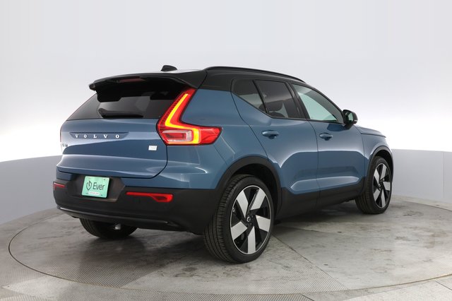 2023 Volvo XC40 Recharge — photo 2 of 22