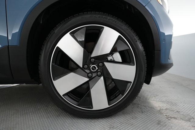 2023 Volvo XC40 Recharge — photo 17 of 22