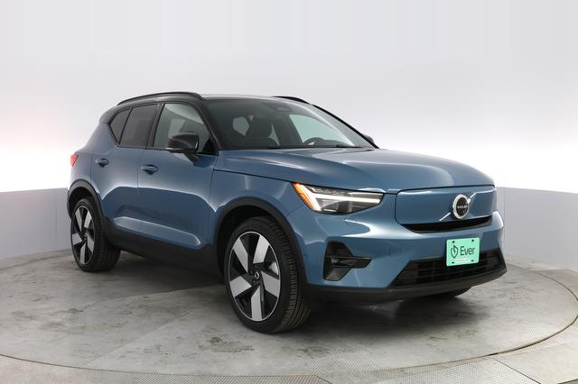 2023 Volvo XC40 Recharge — photo 10 of 22