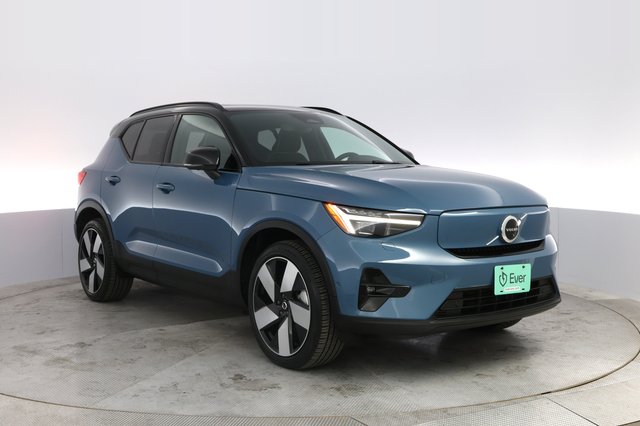 2023 Volvo XC40 Recharge — photo 10 of 22