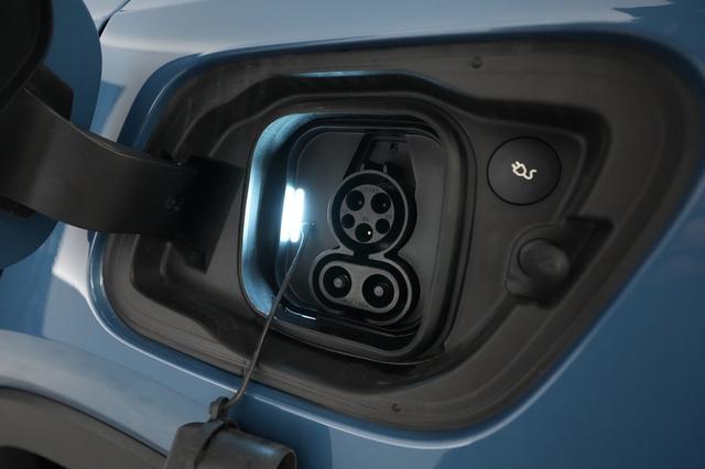 2023 Volvo XC40 Recharge — photo 8 of 22