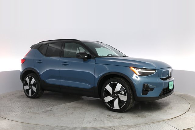 2023 Volvo XC40 Recharge — photo 11 of 22