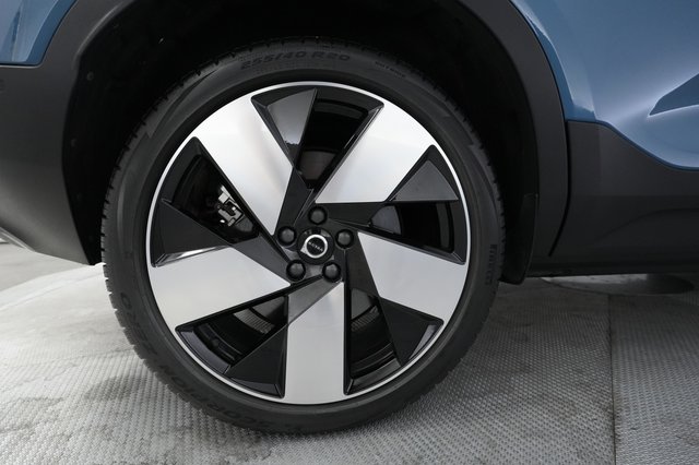 2023 Volvo XC40 Recharge — photo 7 of 22