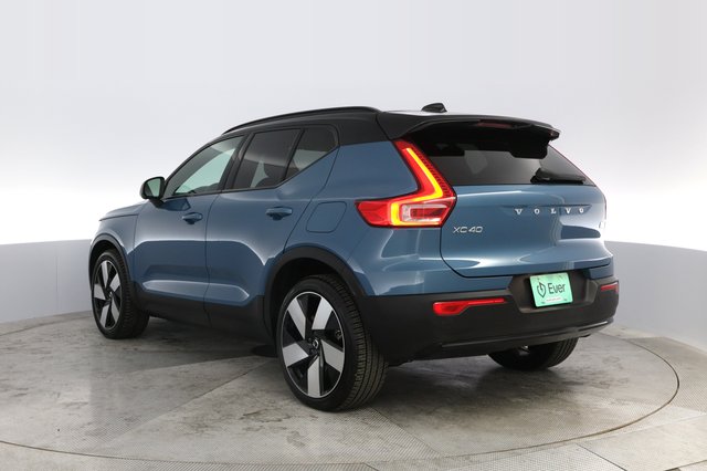 2023 Volvo XC40 Recharge — photo 13 of 22