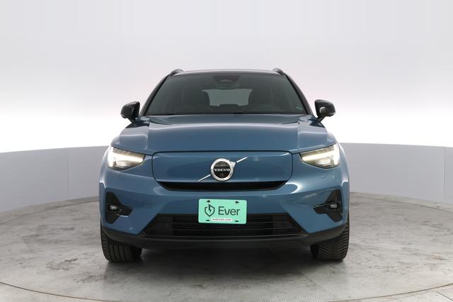 2023 Volvo XC40 Recharge — photo 9 of 22