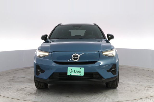 2023 Volvo XC40 Recharge — photo 9 of 22