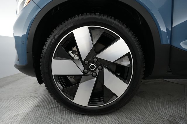 2023 Volvo XC40 Recharge — photo 16 of 22