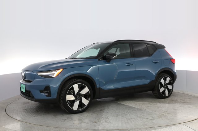 2023 Volvo XC40 Recharge — photo 14 of 22