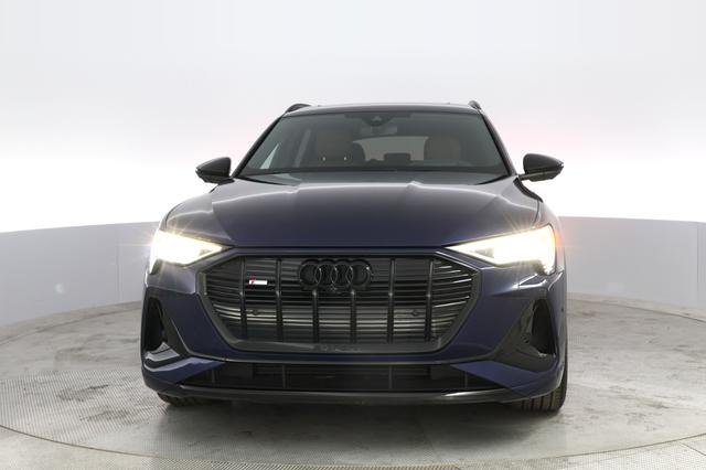 2022 Audi e-tron — photo 9 of 22