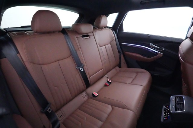 2022 Audi e-tron — photo 4 of 22