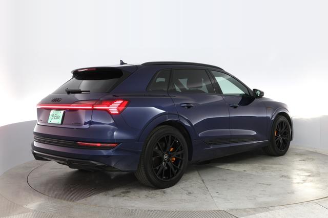 2022 Audi e-tron — photo 2 of 22