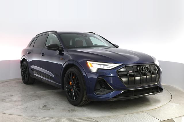 2022 Audi e-tron — photo 10 of 22