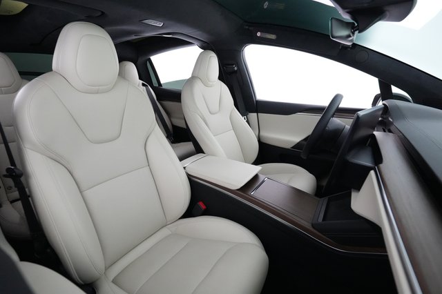 2023 Tesla Model X — photo 18 of 23