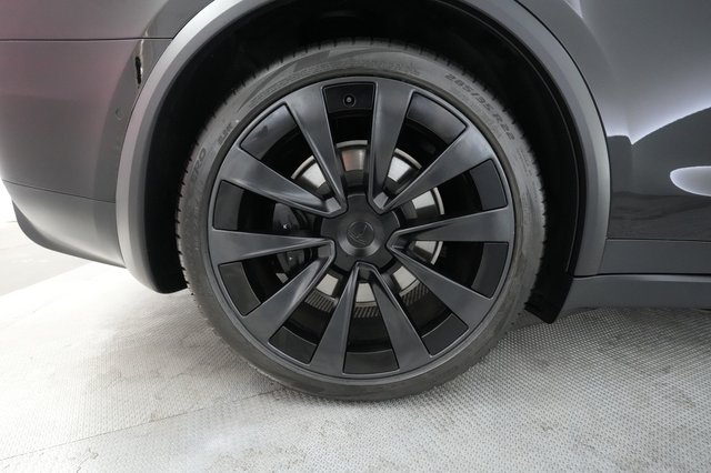 2023 Tesla Model X — photo 17 of 23