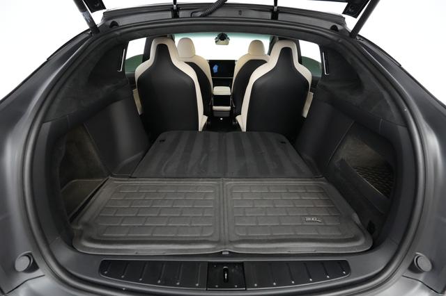 2023 Tesla Model X — photo 6 of 23